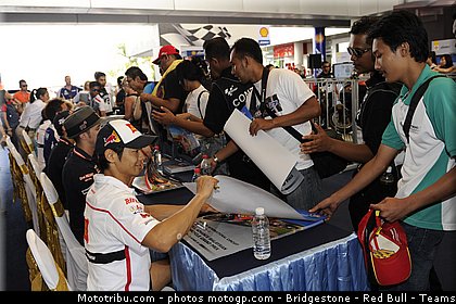 motogp_aoyama_014_malaisie_sepang_2011.jpg