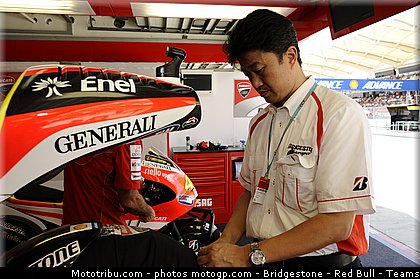 motogp_bridgestone_001_malaisie_sepang_2011.jpg