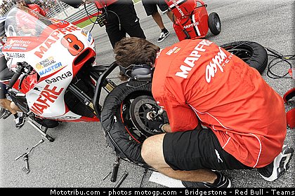 motogp_bridgestone_004_malaisie_sepang_2011.jpg