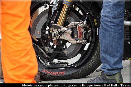 motogp_edwards_002_malaisie_sepang_2011.jpg