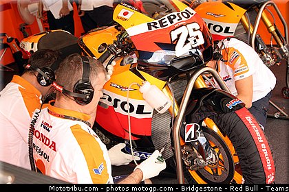 motogp_pedrosa_002_malaisie_sepang_2011.jpg