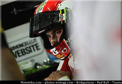 motogp_simoncelli_024_malaisie_sepang_2011.jpg