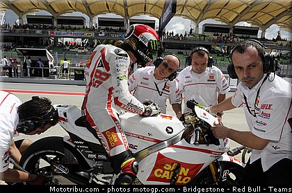 motogp_simoncelli_068_malaisie_sepang_2011.jpg