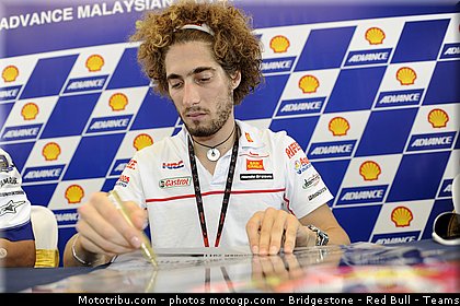 motogp_simoncelli_069_malaisie_sepang_2011.jpg