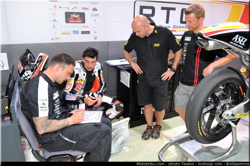 moto3_rossi_0020_qatar_losail_2012