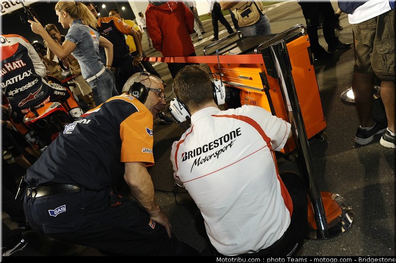 motogp_bridgestone_0003_qatar_losail_2012