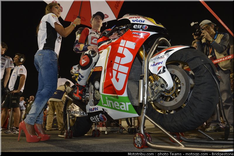 motogp_pitbabe_0019_qatar_losail_2012