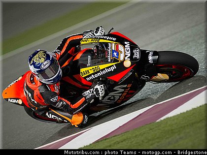 motogp_edwards_0002_qatar_losail_2012.jpg