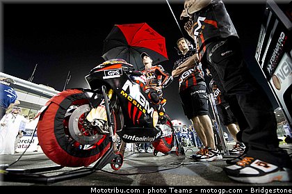 motogp_edwards_0003_qatar_losail_2012.jpg