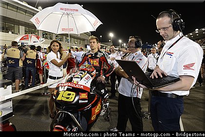 motogp_pitbabe_0014_qatar_losail_2012.jpg