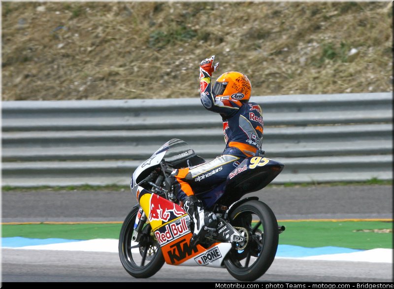red_bull_rookie_cup_deroue_0001_portugal_estoril_2012