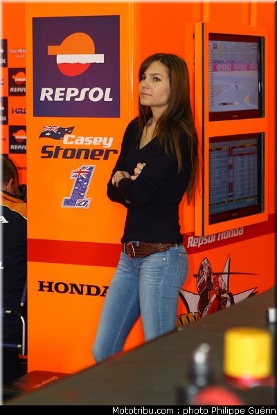 motogp_pitbabe_0040_france_le_mans_2012
