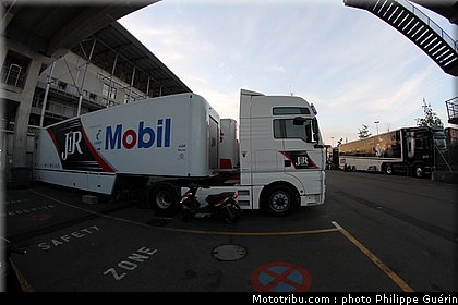 motogp_ambiance_0026_france_le_mans_2012.jpg