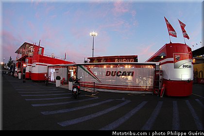 motogp_ambiance_0049_france_le_mans_2012.jpg