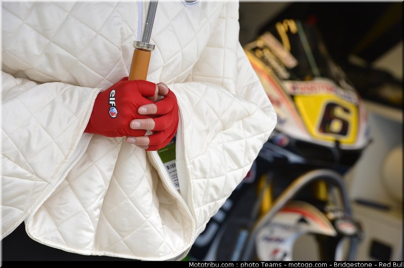 motogp_pitbabe_0004_france_le_mans_2012