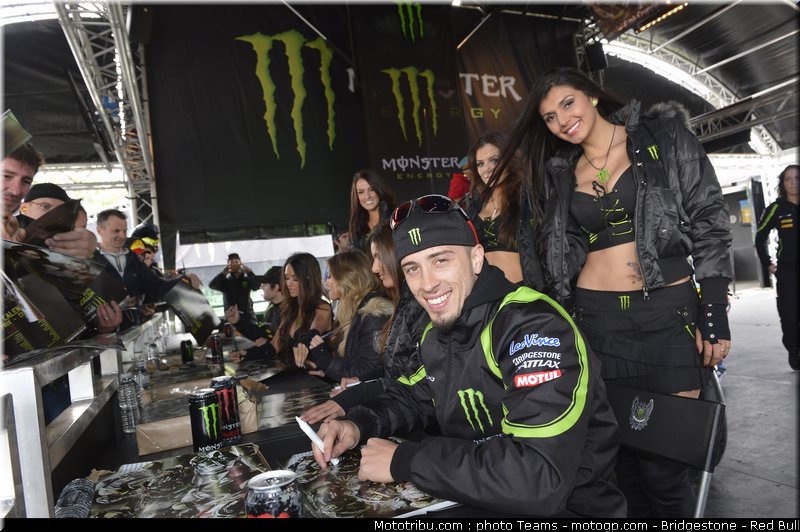 motogp_pitbabe_0008_france_le_mans_2012
