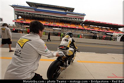 moto2_luthi_0003_france_le_mans_2012.jpg