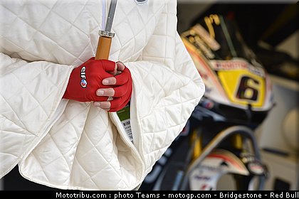 motogp_pitbabe_0004_france_le_mans_2012.jpg