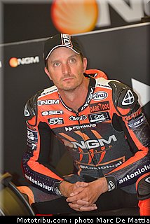 motogp_edwards_005_catalogne_2012_montmelo.jpg