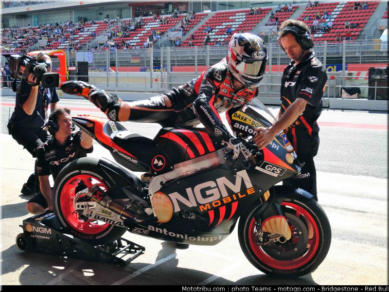 motogp_edwards_0004_catalogne_2012_montmelo