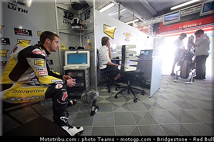moto2_luthi_0013_catalogne_2012_montmelo.jpg