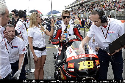 motogp_pitbabe_0008_catalogne_2012_montmelo.jpg