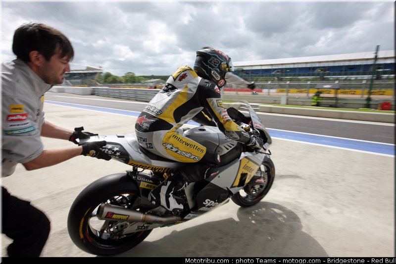 moto2_luthi_0003_angleterre_silverstone_2012