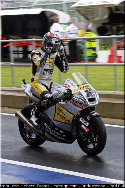 moto2_luthi_0009_angleterre_silverstone_2012