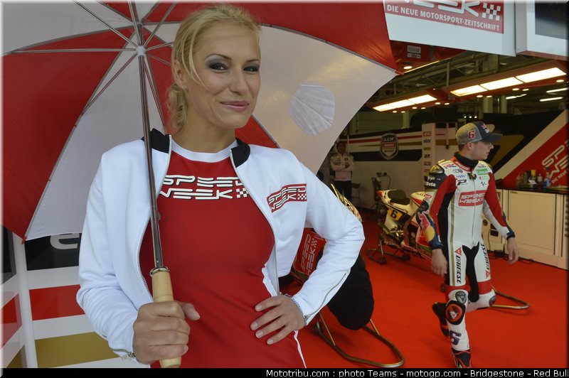 motogp_pitbabe_0002_angleterre_silverstone_2012