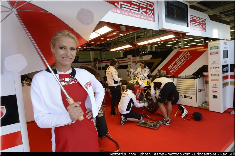 motogp_pitbabe_0003_angleterre_silverstone_2012