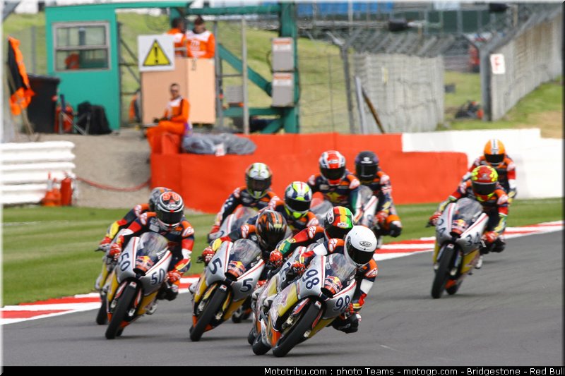 red_bull_motogp_rookie_cup_0027_angleterre_silverstone_2012