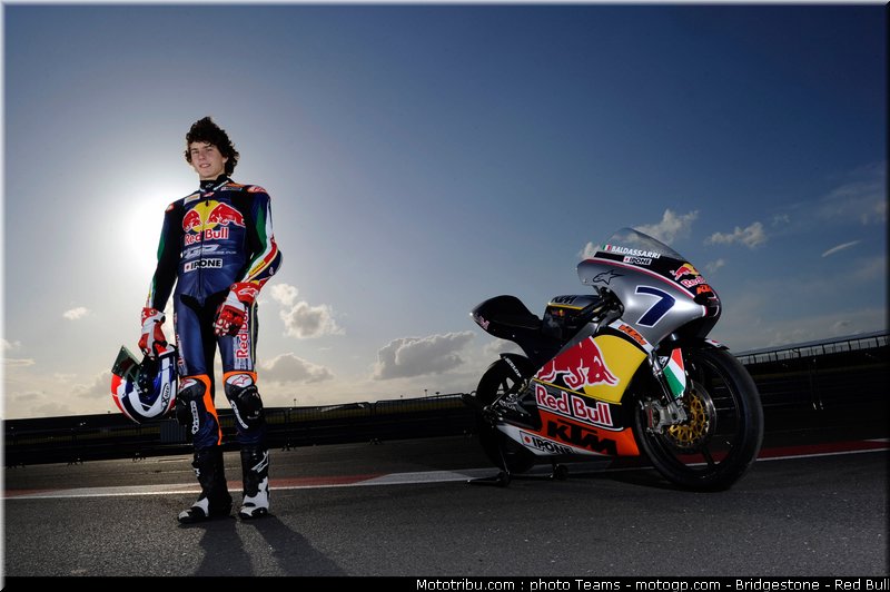 red_bull_motogp_rookie_cup_deroue_0002_angleterre_silverstone_2012