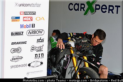 moto2_aegerter_0001_angleterre_silverstone_2012.jpg