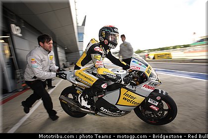 moto2_luthi_0011_angleterre_silverstone_2012.jpg