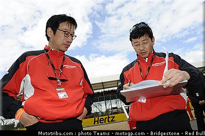 motogp_bridgestone_0001_angleterre_silverstone_2012.jpg