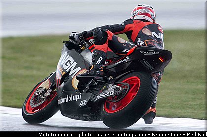 motogp_edwards_0001_angleterre_silverstone_2012.jpg