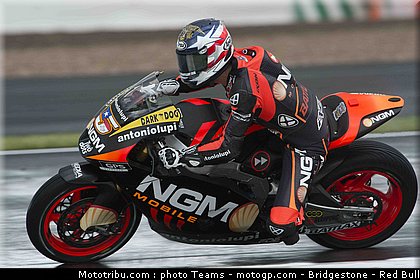 motogp_edwards_0003_angleterre_silverstone_2012.jpg