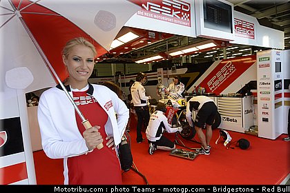 motogp_pitbabe_0003_angleterre_silverstone_2012.jpg