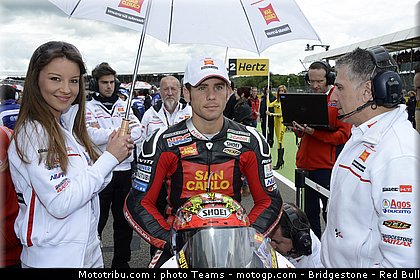 motogp_pitbabe_0010_angleterre_silverstone_2012.jpg
