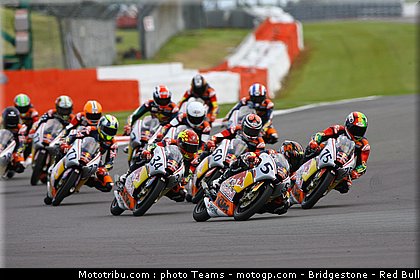 red_bull_motogp_rookie_cup_0009_angleterre_silverstone_2012.jpg