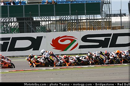 red_bull_motogp_rookie_cup_0012_angleterre_silverstone_2012.jpg