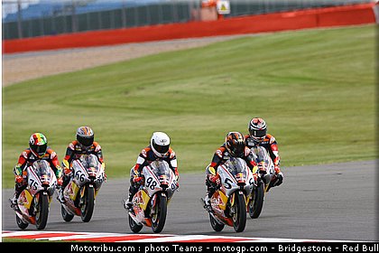 red_bull_motogp_rookie_cup_0029_angleterre_silverstone_2012.jpg