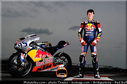 red_bull_motogp_rookie_cup_deroue_0004_angleterre_silverstone_2012.jpg