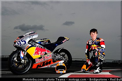 red_bull_motogp_rookie_cup_deroue_0005_angleterre_silverstone_2012.jpg