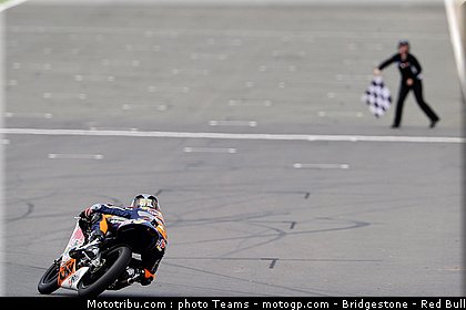 red_bull_motogp_rookie_cup_oettl_0001_angleterre_silverstone_2012.jpg