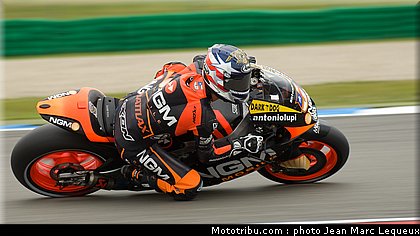 motogp_edwards_001_pays_bas_assen_2012.jpg