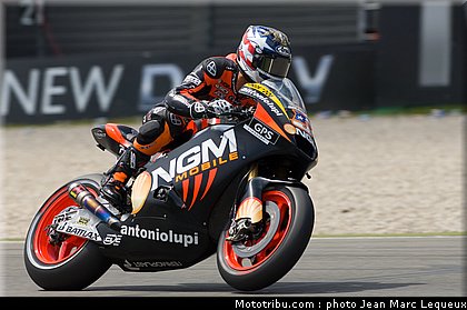 motogp_edwards_005_pays_bas_assen_2012.jpg