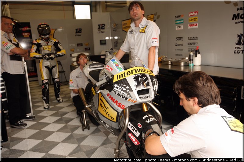 moto2_luthi_0005_pays_bas_assen_2012