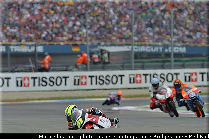 moto3_fuji_0003_pays_bas_assen_2012.jpg