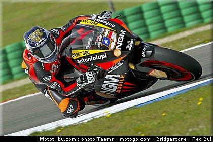 motogp_edwards_0003_pays_bas_assen_2012.jpg